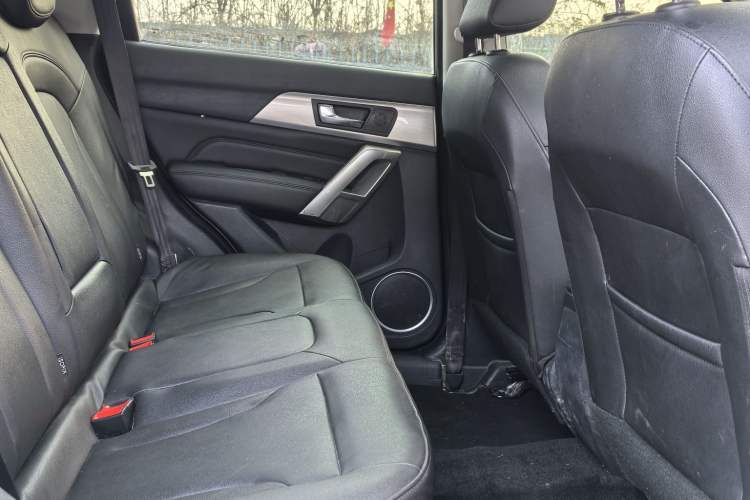 Used Haval H2 2017 Blue Label 1.5T Manual Two-Wheel Drive Luxury Model Interior 4