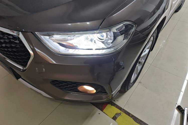 Used Haval H2 2017 Blue Label 1.5T Automatic Two-Wheel Drive Luxury Model Left Front Headlight