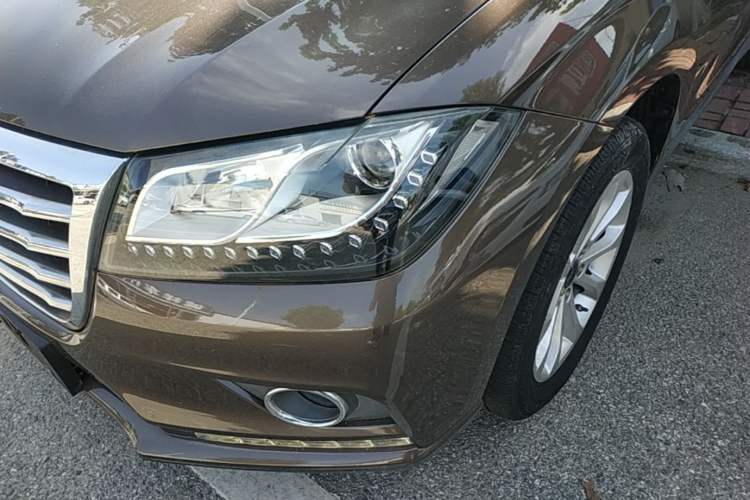 Used Haval H2 2017 Red-Label 1.5T Manual Two-Wheel Drive Luxury Model Left Front Headlight