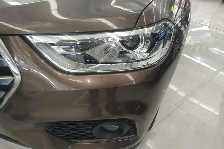 Used Haval H2 2017 Blue Label 1.5T Manual Two-Wheel Drive Luxury Model Left Front Headlight