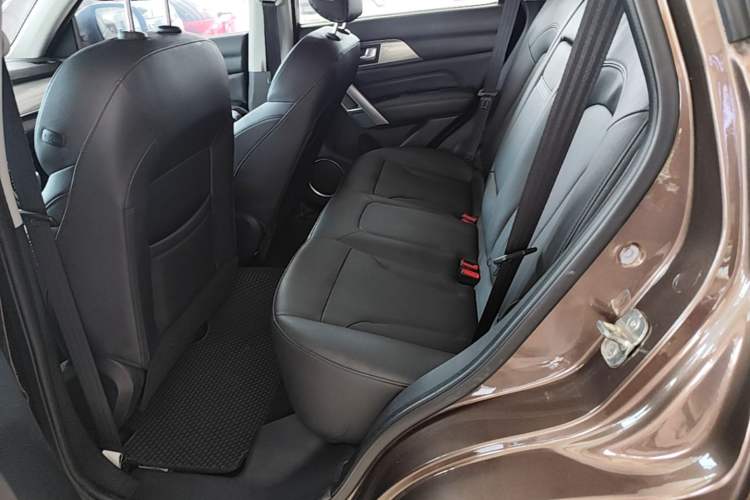 Used Haval H2 2017 Red-Label 1.5T Manual Two-Wheel Drive Luxury Model Left Rear Seat