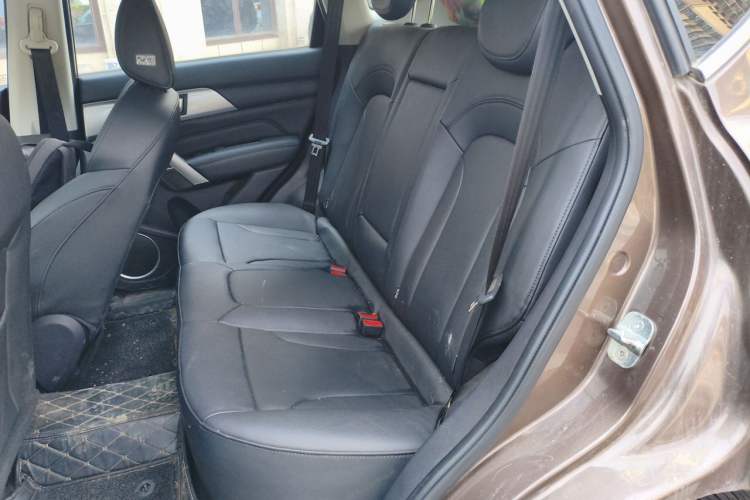 Used Haval H2 2017 Red-Label 1.5T Manual Two-Wheel-Drive Elite Model Left Rear Seat