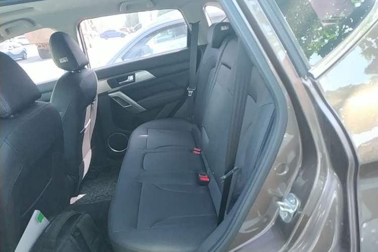 Used Haval H2 2017 Red-Label 1.5T Manual Two-Wheel Drive Luxury Model Left Rear Seat