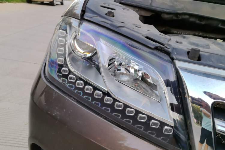 Used Haval H2 2017 Red-Label 1.5T Manual Two-Wheel Drive Luxury Model Right Front Headlight