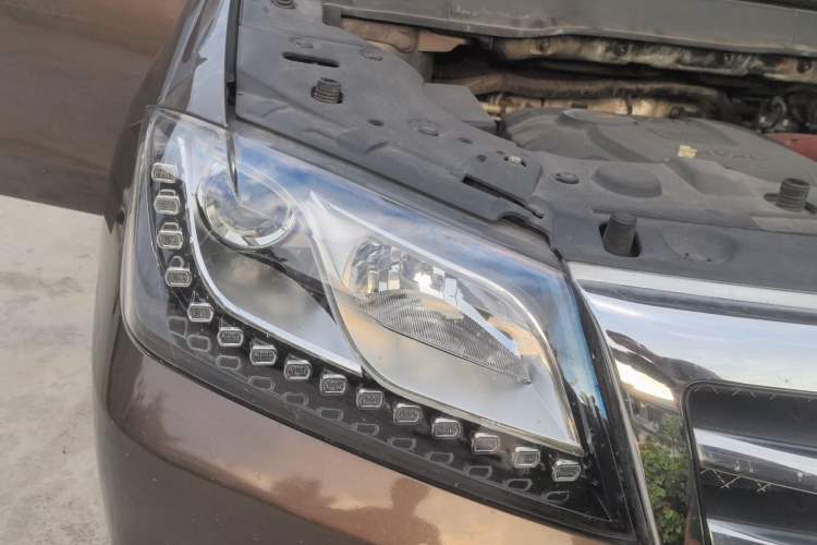Used Haval H2 2017 Red-Label 1.5T Manual Two-Wheel Drive Luxury Model Right Front Headlight