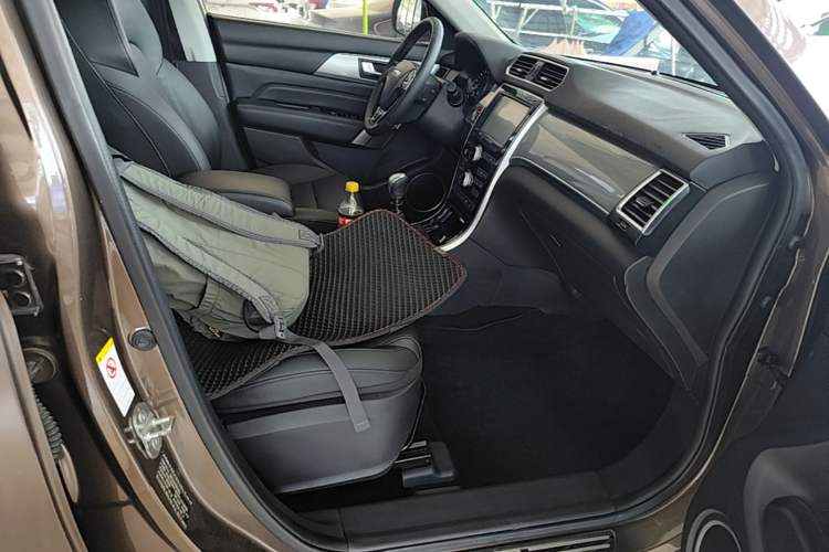 Used Haval H2 2017 Red-Label 1.5T Manual Two-Wheel Drive Luxury Model Right Front Seat