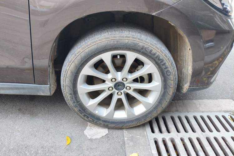 Used Haval H2 2017 Red-Label 1.5T Manual Two-Wheel-Drive Elite Model Right Front Wheel Hub