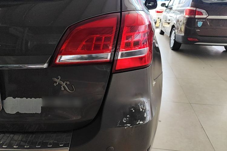 Used Haval H2 2017 Red-Label 1.5T Manual Two-Wheel Drive Luxury Model Right Rear Taillight