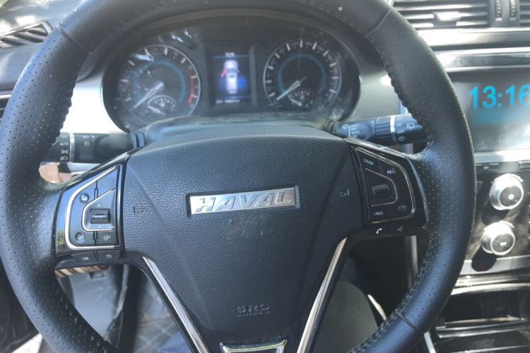 Used Haval H2 2017 Red-Label 1.5T Manual Two-Wheel-Drive Elite Model Steering Wheel