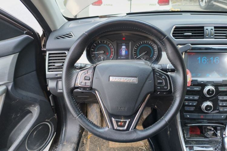 Used Haval H2 2017 Red-Label 1.5T Manual Two-Wheel-Drive Elite Model Steering Wheel