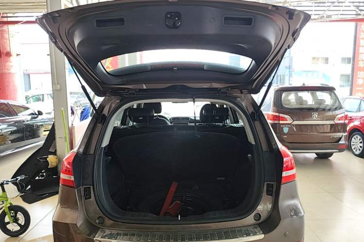 Used Haval H2 2017 Red-Label 1.5T Manual Two-Wheel Drive Luxury Model Trunk