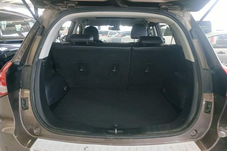 Used Haval H2 2017 Blue Label 1.5T Manual Two-Wheel Drive Luxury Model Trunk