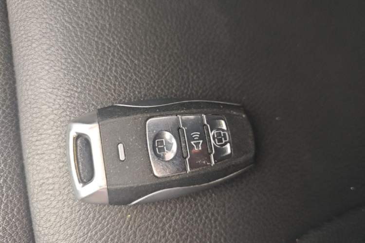 Used Haval H2 2017 Red-Label 1.5T Automatic Two-Wheel Drive Luxury Model Vehicle Key