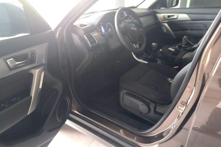 Used Haval H2 2017 Red-Label 1.5T Manual Two-Wheel Drive Comfort Model Driver Seat