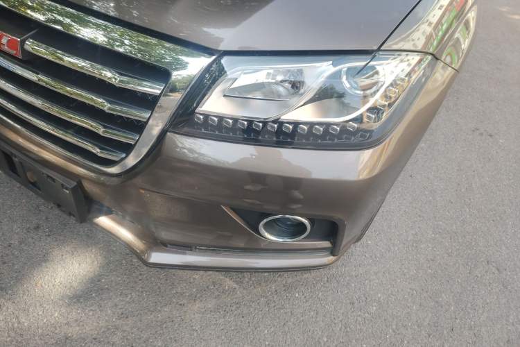 Used Haval H2 2017 Red-Label 1.5T Manual Two-Wheel-Drive Elite Model Left Front Headlight