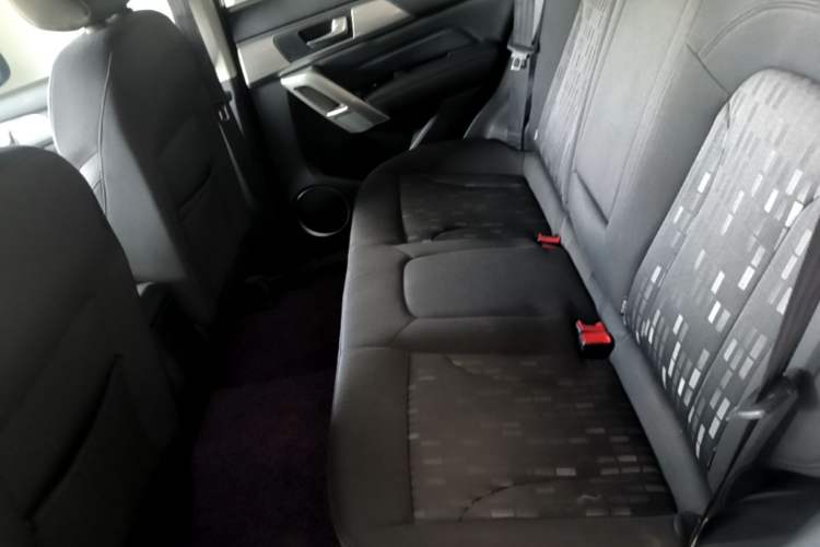 Used Haval H2 2017 Red-Label 1.5T Manual Two-Wheel Drive Comfort Model Left Rear Seat