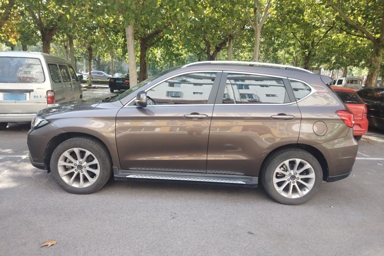 Used Haval H2 2017 Red-Label 1.5T Manual Two-Wheel-Drive Elite Model Left Side