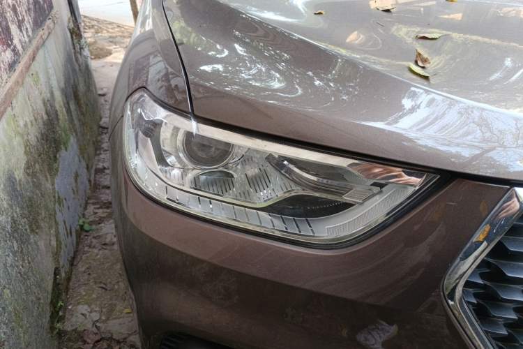 Used Haval H2 2017 Blue Label 1.5T Manual Two-Wheel Drive Luxury Model Right Front Headlight