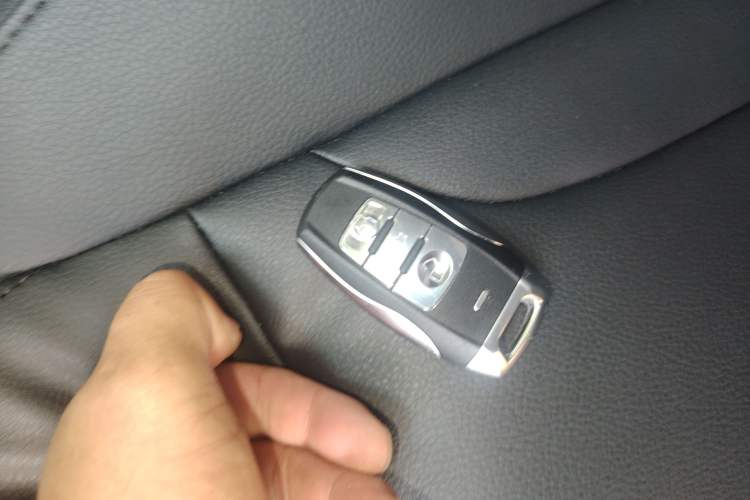 Used Haval H2 2017 Red-Label 1.5T Manual Two-Wheel-Drive Elite Model Vehicle Key