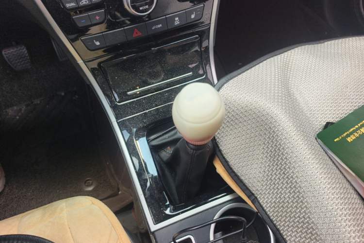 Used Haval H2 2017 Red-Label 1.5T Manual Two-Wheel Drive Luxury Model Gear Lever