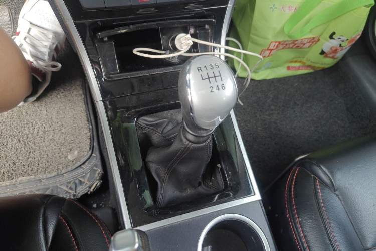 Used Haval H2 2017 Red-Label 1.5T Manual Two-Wheel Drive Comfort Model Gear Lever