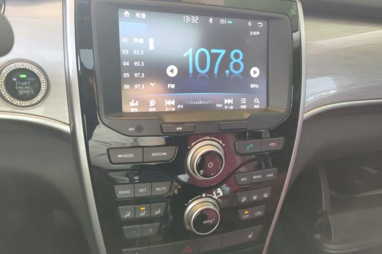 Used Haval H2 2017 Red-Label 1.5T Automatic Two-Wheel Drive Elite Model Audio And AC Panel