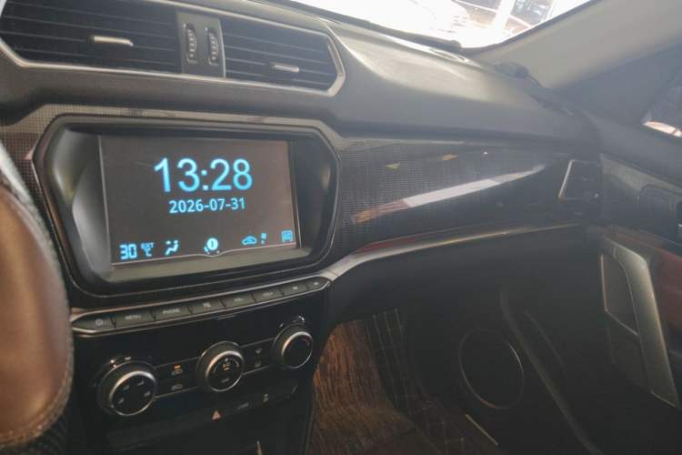 Used Haval H2 2017 Blue Label 1.5T Manual Two-Wheel Drive Luxury Model Audio And AC Panel