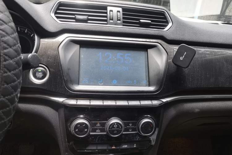 Used Haval H2 2017 Red-Label 1.5T Manual Two-Wheel Drive Luxury Model Audio And AC Panel