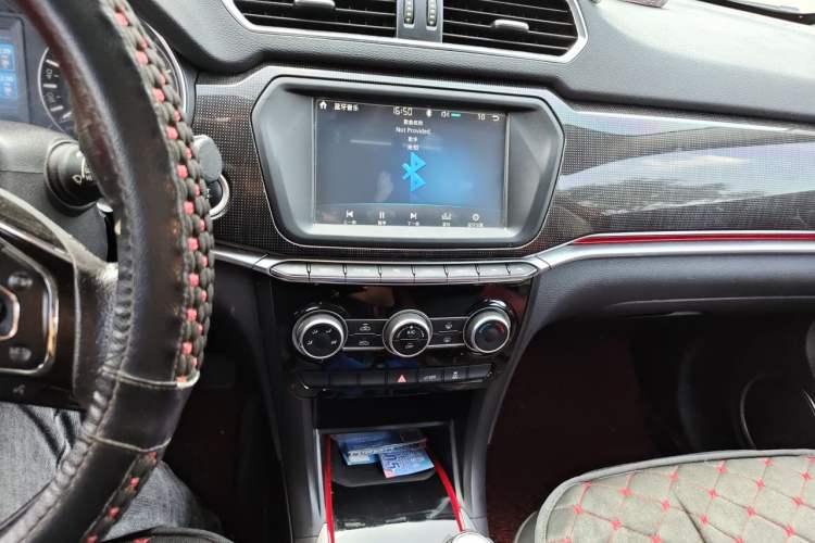 Used Haval H2 2017 Blue Label 1.5T Manual Two-Wheel Drive Luxury Model Audio And AC Panel