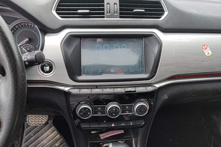 Used Haval H2 2017 Blue Label 1.5T Automatic Two-Wheel Drive Luxury Model Audio And AC Panel