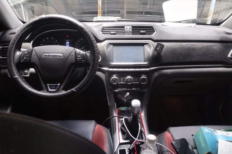 Used Haval H2 2017 Red-Label 1.5T Manual Two-Wheel Drive Luxury Model Center Console