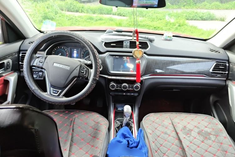 Used Haval H2 2017 Blue Label 1.5T Manual Two-Wheel Drive Luxury Model Center Console