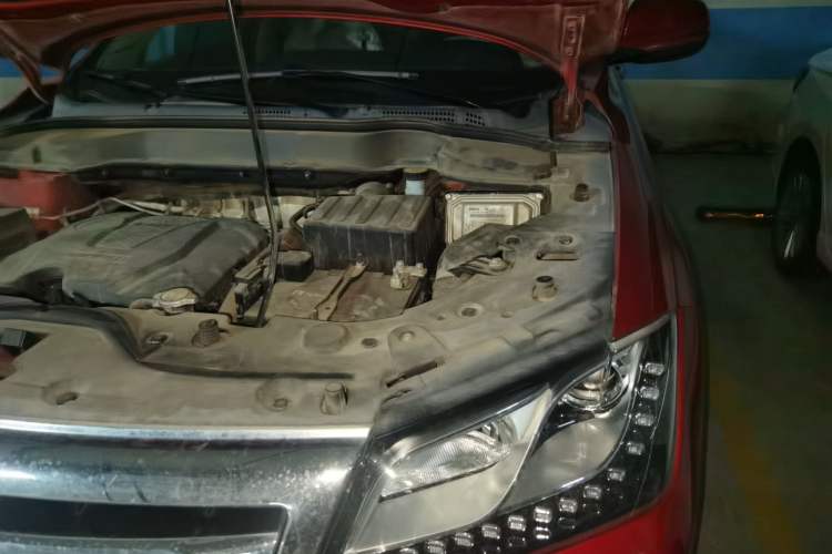 Used Haval H2 2017 Red-Label 1.5T Manual Two-Wheel Drive Luxury Model Engine Bay Left