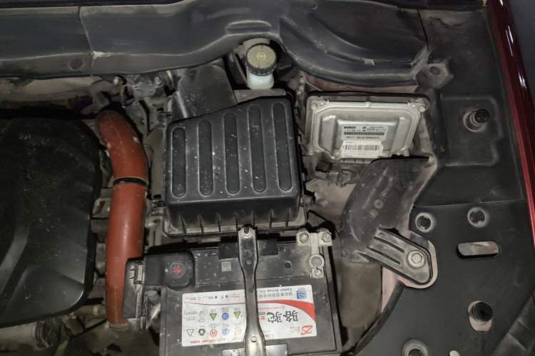 Used Haval H2 2017 Red-Label 1.5T Manual Two-Wheel-Drive Elite Model Engine Bay Left