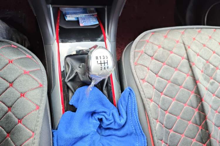 Used Haval H2 2017 Blue Label 1.5T Manual Two-Wheel Drive Luxury Model Gear Lever