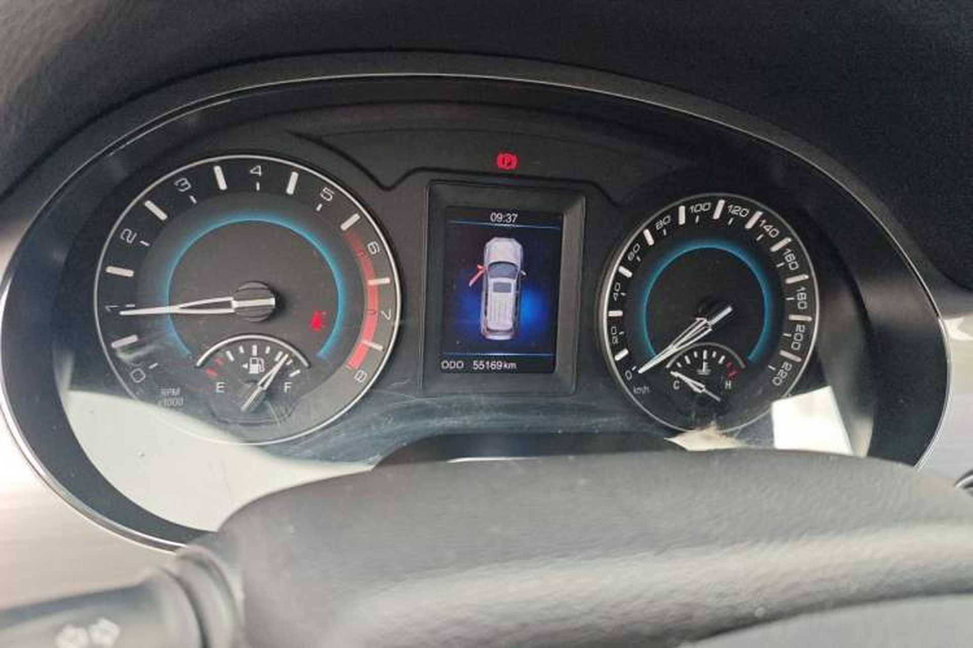 Used Haval H2 2017 Red-Label 1.5T Manual Two-Wheel-Drive Elite Model Instrument Cluster