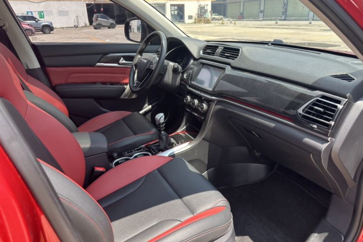 Used Haval H2 2017 Blue Label 1.5T Manual Two-Wheel-Drive Prestige Model Interior 2