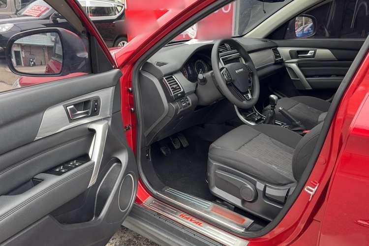 Used Haval H2 2017 Red-Label 1.5T Manual Two-Wheel Drive Comfort Model Interior 2