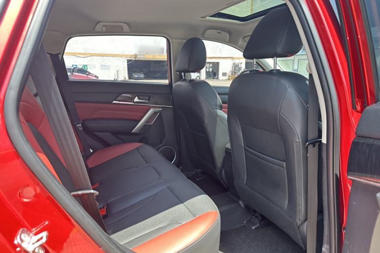 Used Haval H2 2017 Blue Label 1.5T Manual Two-Wheel-Drive Prestige Model Interior 3