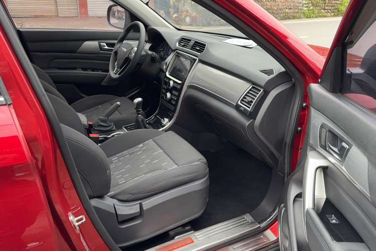 Used Haval H2 2017 Red-Label 1.5T Manual Two-Wheel Drive Comfort Model Interior 5