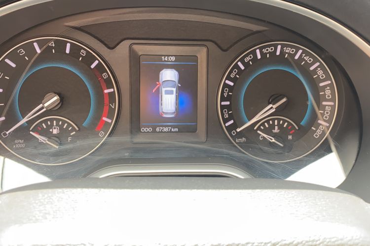 Used Haval H2 2017 Blue Label 1.5T Manual Two-Wheel-Drive Prestige Model Odometer Close Up