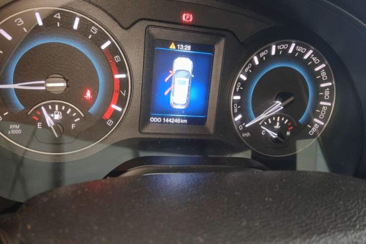 Used Haval H2 2017 Blue Label 1.5T Manual Two-Wheel Drive Luxury Model Odometer Close Up