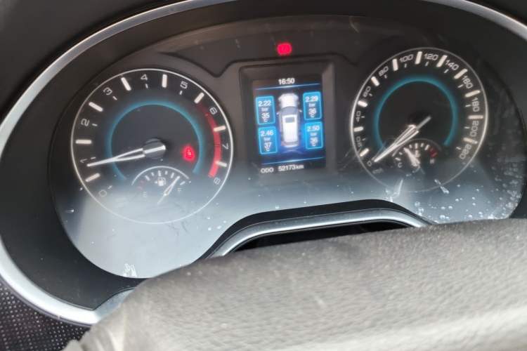 Used Haval H2 2017 Blue Label 1.5T Manual Two-Wheel Drive Luxury Model Odometer Close Up