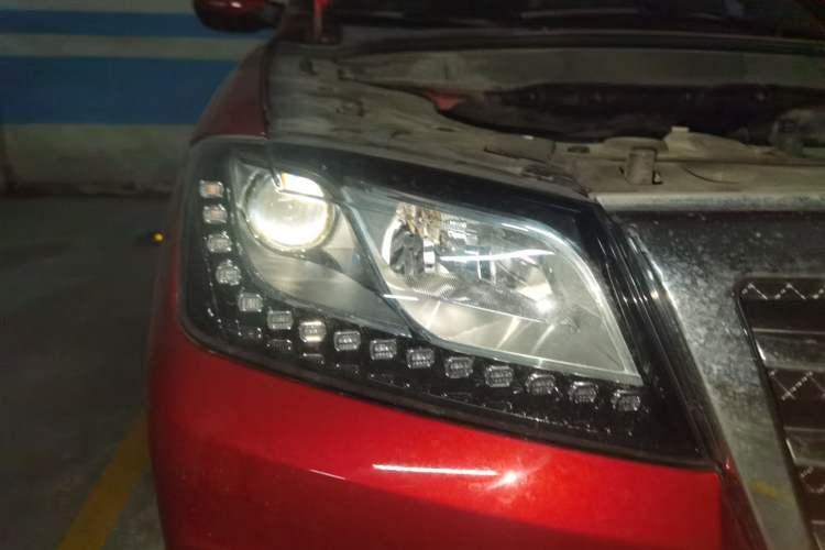 Used Haval H2 2017 Red-Label 1.5T Manual Two-Wheel Drive Luxury Model Right Front Headlight