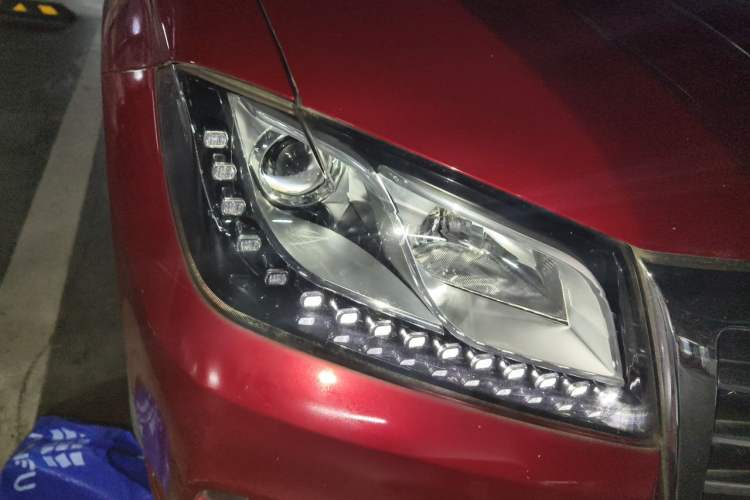 Used Haval H2 2017 Red-Label 1.5T Manual Two-Wheel-Drive Elite Model Right Front Headlight