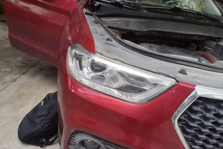 Used Haval H2 2017 Red-Label 1.5T Manual Two-Wheel Drive Luxury Model Right Front Headlight