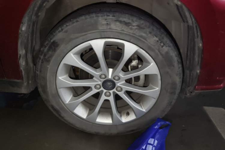 Used Haval H2 2017 Red-Label 1.5T Manual Two-Wheel-Drive Elite Model Right Front Wheel Hub