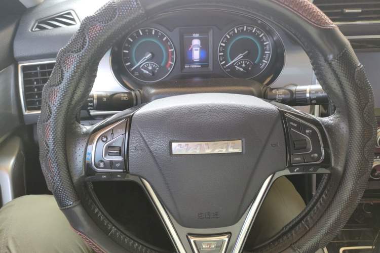 Used Haval H2 2017 Red-Label 1.5T Automatic Two-Wheel Drive Elite Model Steering Wheel