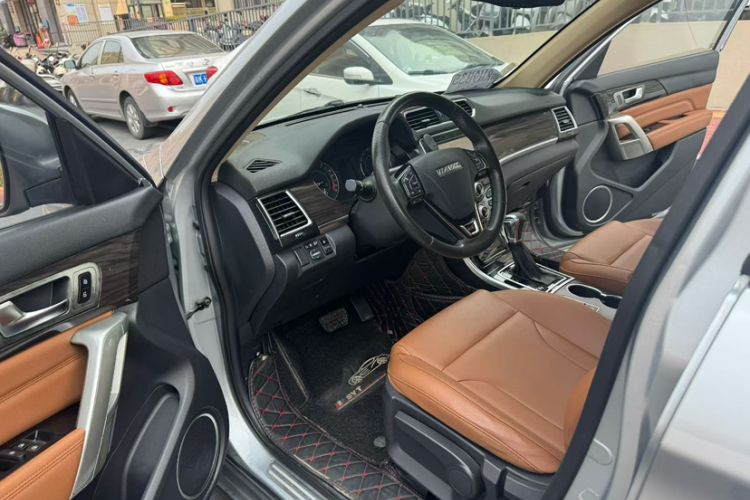 Used Haval H2 2017 Red-Label 1.5T Automatic Two-Wheel Drive Luxury Model Interior 3