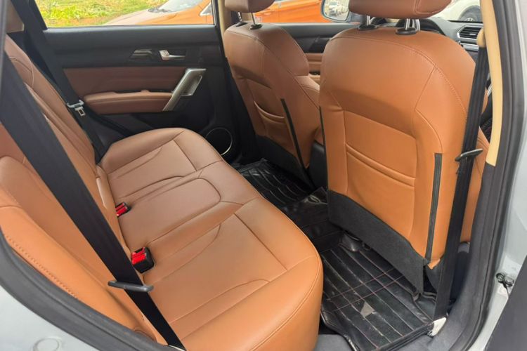 Used Haval H2 2017 Red-Label 1.5T Automatic Two-Wheel Drive Luxury Model Interior 4